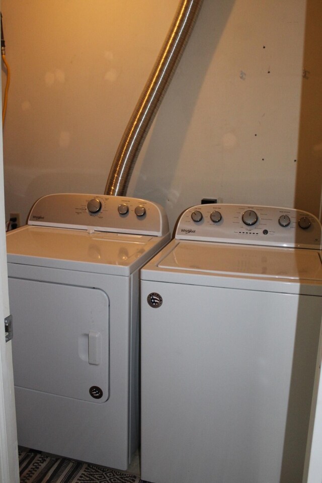 3184 Windcrest Dr # 14, Grand Rapids, MI 49525 - laundry area featuring washer and dryer and laundry area
