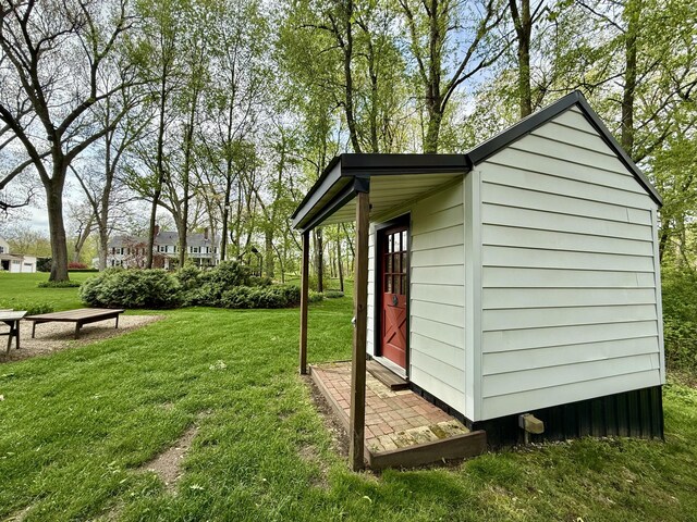 328 E 650 S, La Porte, IN 46350 - view of outbuilding featuring an outdoor structure
