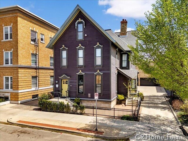 22 Jefferson Ave SE, Grand Rapids, MI 49503 - view of front of house featuring a fenced front yard and a chimney