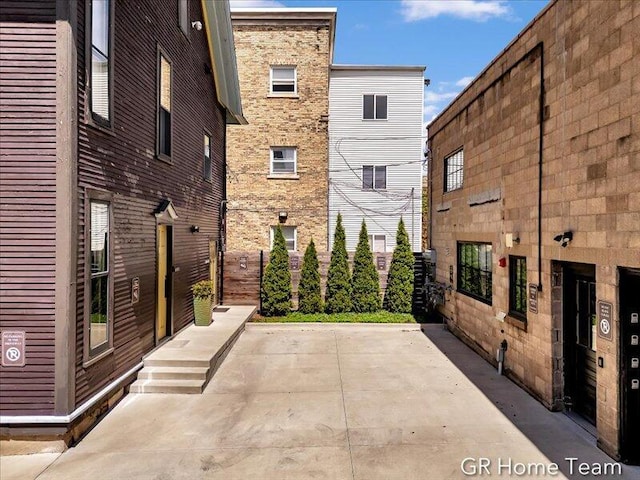 22 Jefferson Ave SE, Grand Rapids, MI 49503 - view of patio / terrace