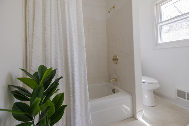 16230 Woodcrest Dr, Spring Lake, MI 49456 - bathroom with visible vents, toilet, baseboards, and shower / bath combination with curtain