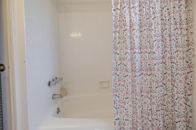 16230 Woodcrest Dr, Spring Lake, MI 49456 - full bath featuring shower / bath combination with curtain