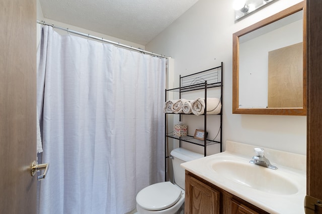 10951 N Waldron Rd, Jerome, MI 49249 - full bathroom featuring a shower with shower curtain, a textured ceiling, toilet, and vanity
