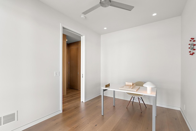 602 Lawn Ave, Holland, MI 49424 - home office with recessed lighting, wood finished floors, visible vents, baseboards, and ceiling fan