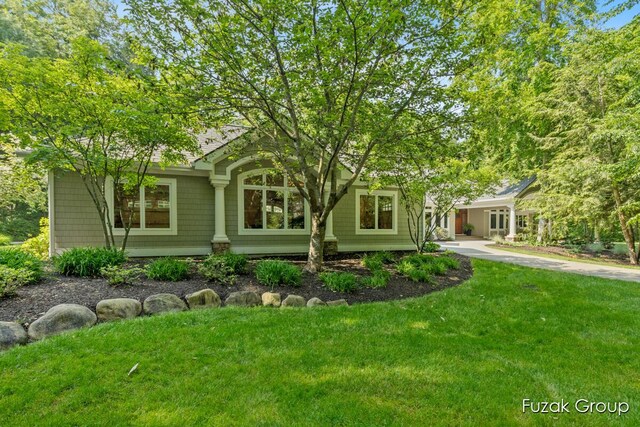 17180 Shore Oaks W Ln, Holland, MI 49424 - view of front facade featuring a front yard and driveway