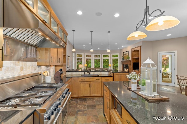 17180 Shore Oaks W Ln, Holland, MI 49424 - kitchen with stainless steel appliances, exhaust hood, recessed lighting, decorative backsplash, and a peninsula
