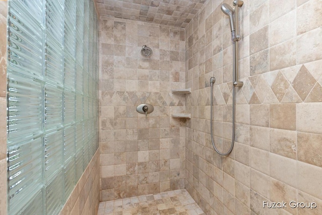 17180 Shore Oaks W Ln, Holland, MI 49424 - bathroom with a tile shower