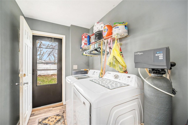 103 S Leeth St, White Pigeon, MI 49099 - washroom featuring light wood-type flooring, independent washer and dryer, and laundry area