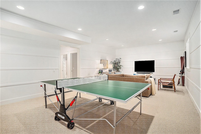 rec room with baseboards, visible vents, recessed lighting, and light colored carpet