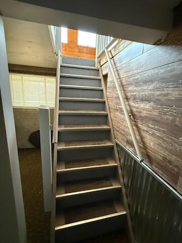 4605 Hunters Trl, Six Lakes, MI 48886 - view of stairway