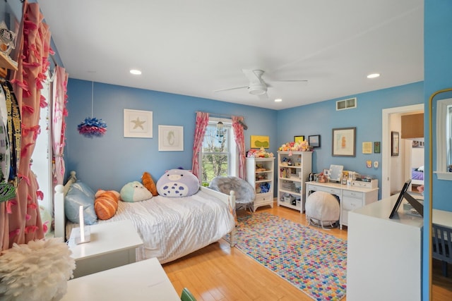bedroom featuring ceiling fan, wood finished floors, visible vents, and recessed lighting