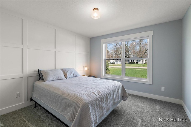 bedroom with carpet floors and baseboards