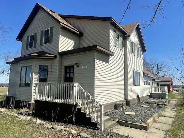 view of front of house with a shingled roof