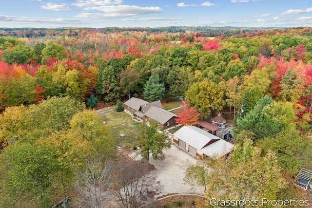 bird's eye view with a view of trees