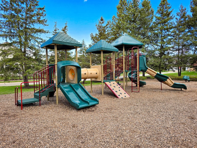 5795 Versailles Ave, Ann Arbor, MI 48103 - view of community play area
