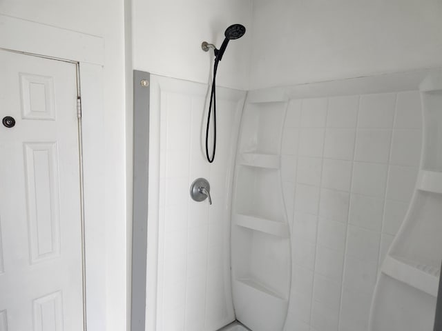 36707 Goddard Rd, Romulus, MI 48174 - full bathroom featuring a tile shower