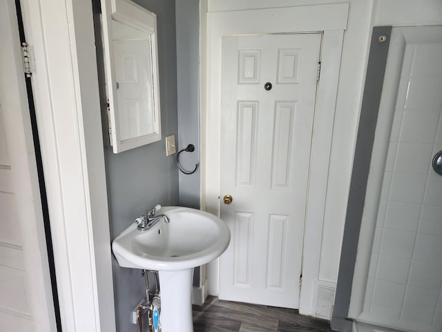 36707 Goddard Rd, Romulus, MI 48174 - bathroom featuring wood finished floors