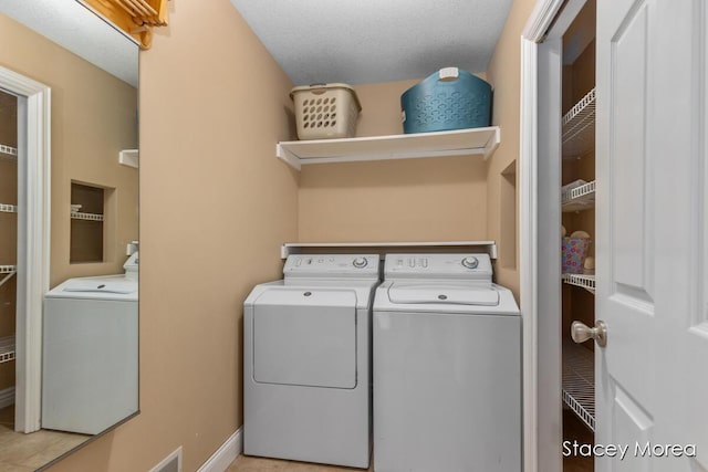 7174 Loma Linda Dr, Rockford, MI 49341 - laundry room featuring washer and clothes dryer and baseboards