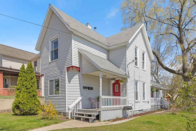 442 Emerald Ave NE, Grand Rapids, MI 49503 - traditional home with roof with shingles, a porch, and a front yard