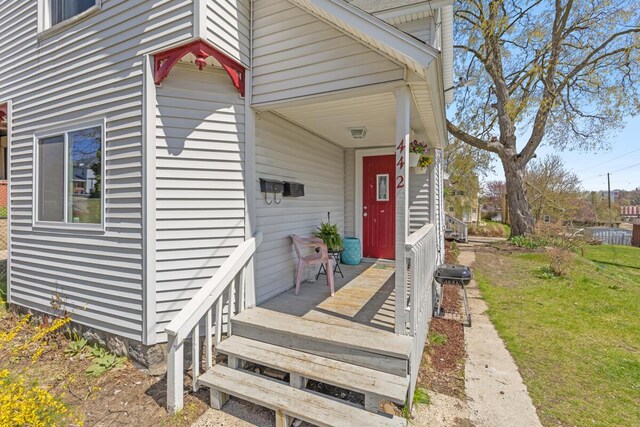 442 Emerald Ave NE, Grand Rapids, MI 49503 - entrance to property featuring a yard