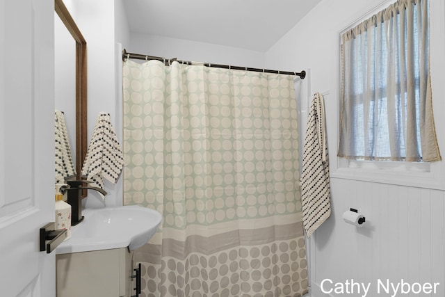 2233 Mills Ave, Muskegon, MI 49445 - bathroom with curtained shower and vanity