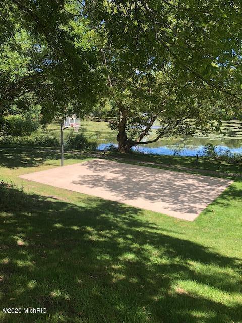 4040 Greenleaf Cir Unit 301, Kalamazoo, MI 49008 - view of basketball court featuring a yard, a water view, and community basketball court