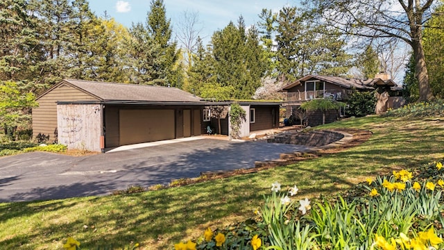 garage featuring aphalt driveway