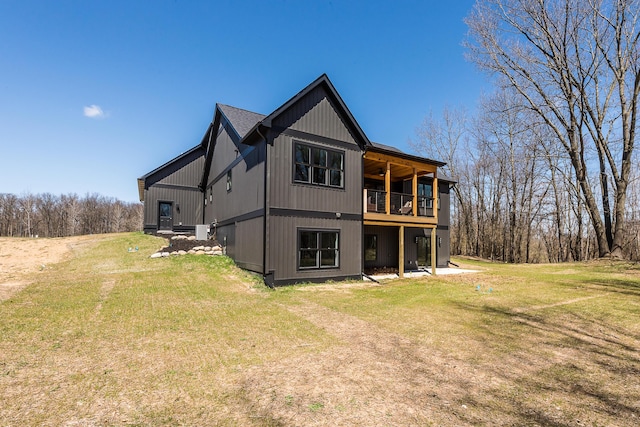 5215 Grande View Ln, Jackson, MI 49201 - back of house featuring a lawn