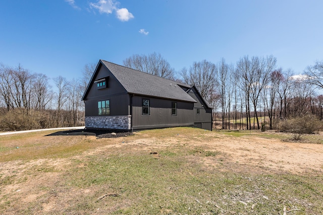 5215 Grande View Ln, Jackson, MI 49201 - view of side of property featuring a lawn