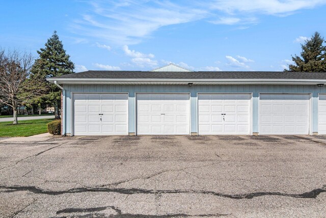 5984 Leisure S Dr SE, Grand Rapids, MI 49548 - view of garage