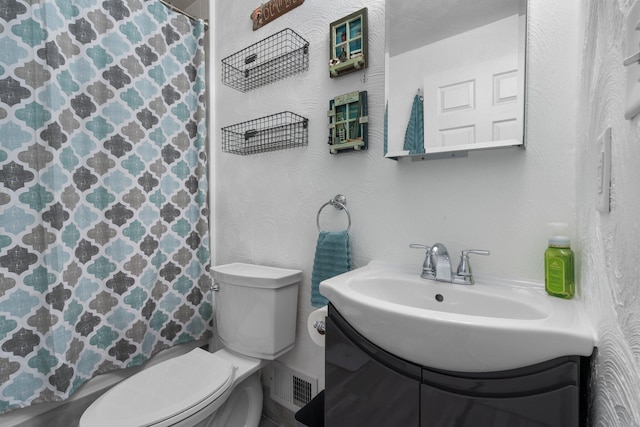9528 Lee Rd, Jackson, MI 49201 - bathroom featuring vanity, curtained shower, visible vents, and toilet