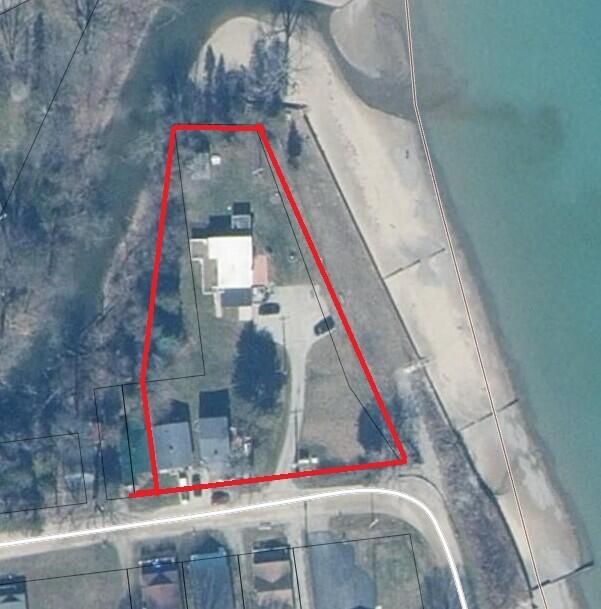 7226 Lakeview Dr, Lexington, MI 48450 - aerial overview of property's location featuring property parcel outlined