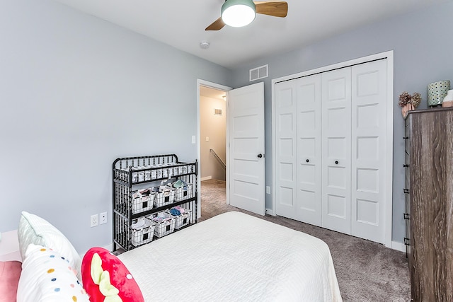 bedroom featuring visible vents, a ceiling fan, a closet, baseboards, and carpet flooring