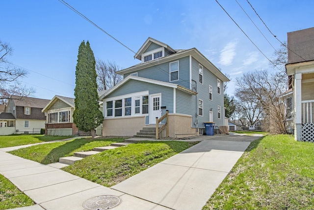 1146 Hall St SE, Grand Rapids, MI 49507 - american foursquare style home with a front lawn and concrete driveway