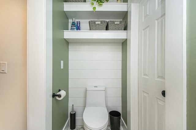 1146 Hall St SE, Grand Rapids, MI 49507 - bathroom featuring baseboards and toilet