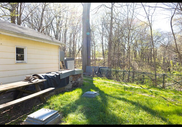 15232 Three Oaks Rd, Three Oaks, MI 49128 - view of yard with fence