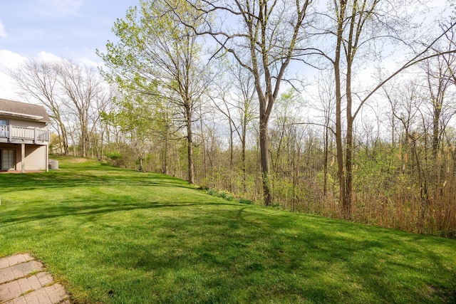 3108 N Rivers Edge Dr, Wayne, MI 48184 - view of yard featuring a wooden deck