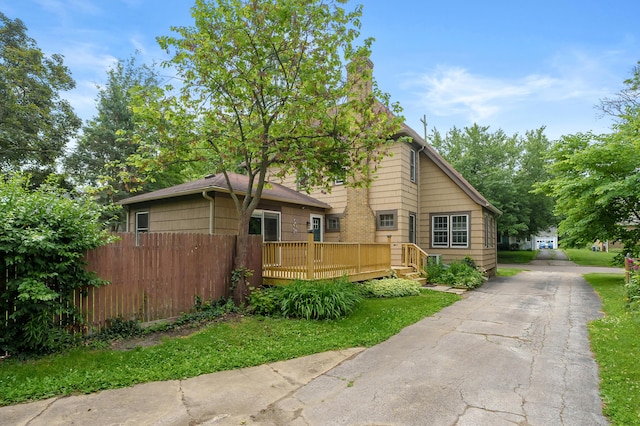 1021 Roseland Ave, Kalamazoo, MI 49001 - view of front of property with a wooden deck