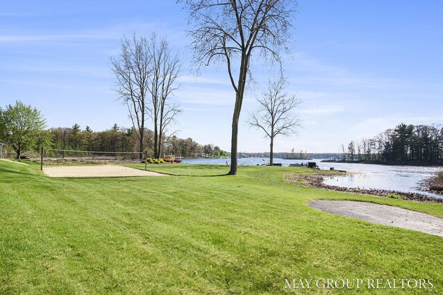 13460 Cottage View Ct, Gowen, MI 49326 - view of grassy yard featuring a water view and volleyball court