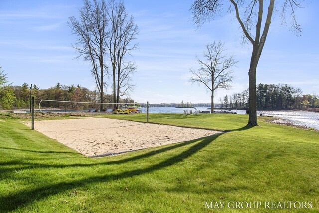 13460 Cottage View Ct, Gowen, MI 49326 - surrounding community featuring a water view, volleyball court, and a lawn