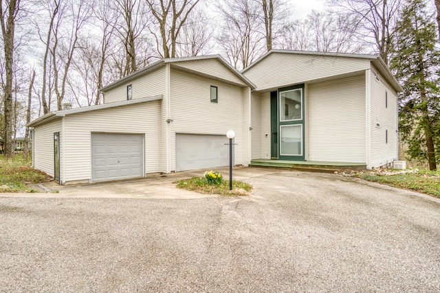 20425 Thornapple Ln, Big Rapids, MI 49307 - view of front of house featuring driveway