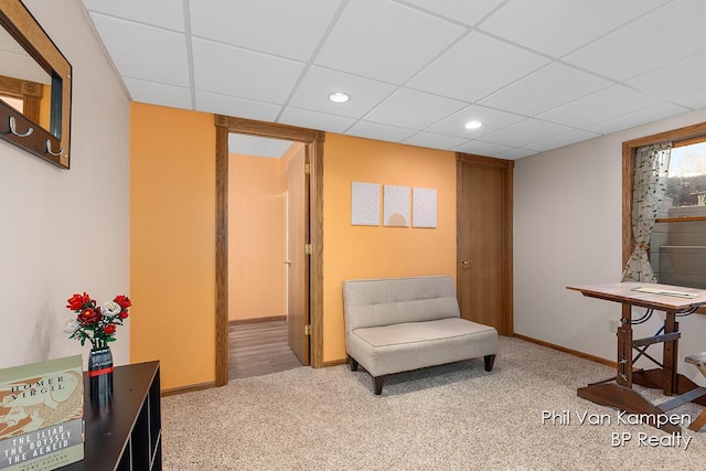 living area featuring carpet flooring, recessed lighting, baseboards, and a drop ceiling