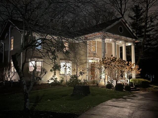 602 N Kalamazoo Ave, Marshall, MI 49068 - greek revival inspired property featuring a front lawn