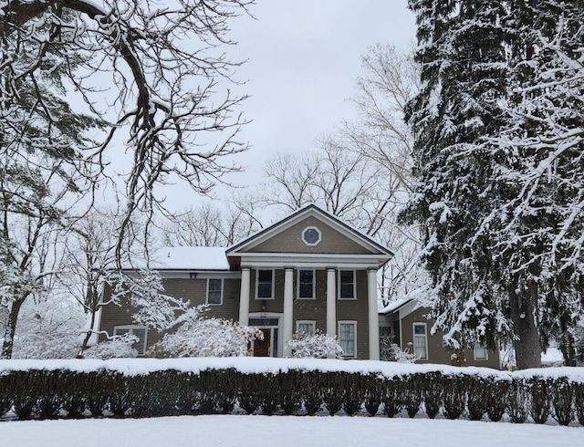 602 N Kalamazoo Ave, Marshall, MI 49068 - view of greek revival house