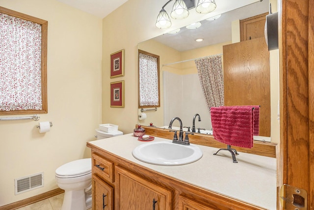 full bathroom with visible vents, vanity, toilet, and a shower with curtain