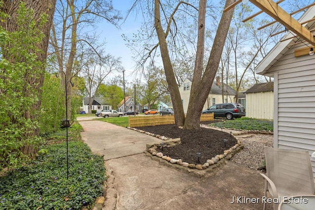 view of yard with a residential view