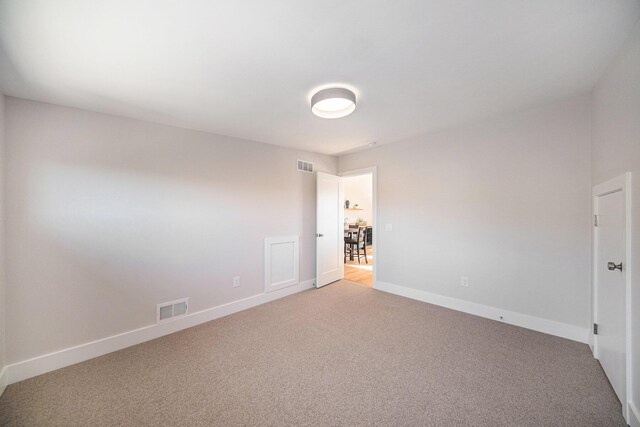 205 Sunset Rd, Ann Arbor, MI 48103 - unfurnished room featuring baseboards, light carpet, and visible vents