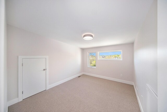 205 Sunset Rd, Ann Arbor, MI 48103 - unfurnished room featuring baseboards and light colored carpet