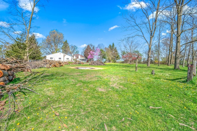 view of yard featuring a fire pit