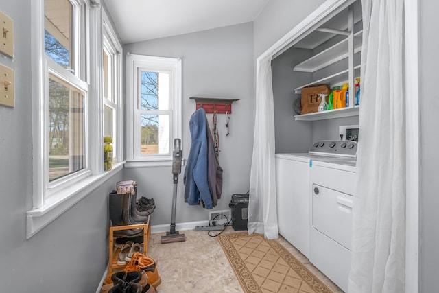 laundry area with baseboards, laundry area, and independent washer and dryer